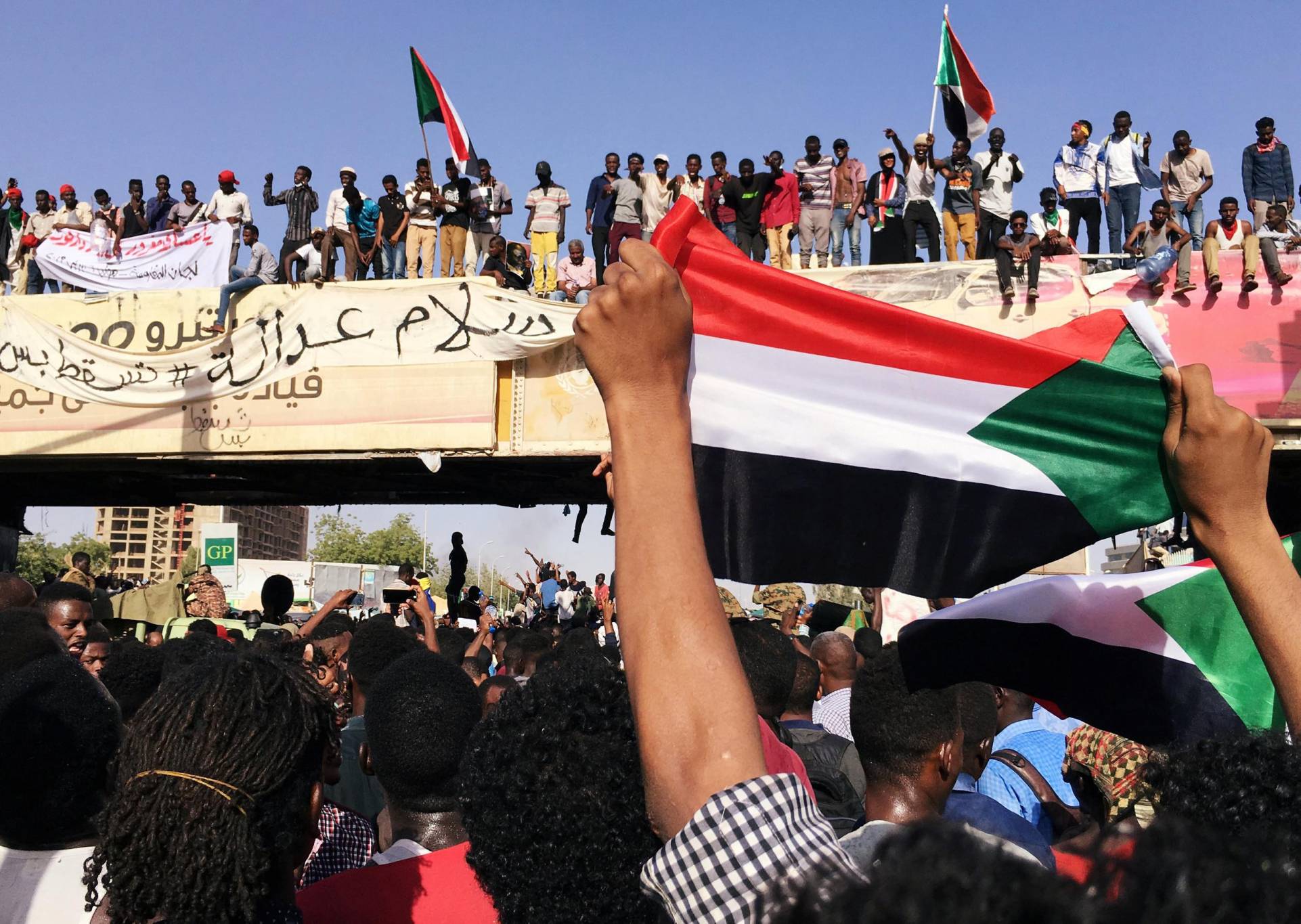 مظاهرات سودانية في ذكرى فض الاعتصام