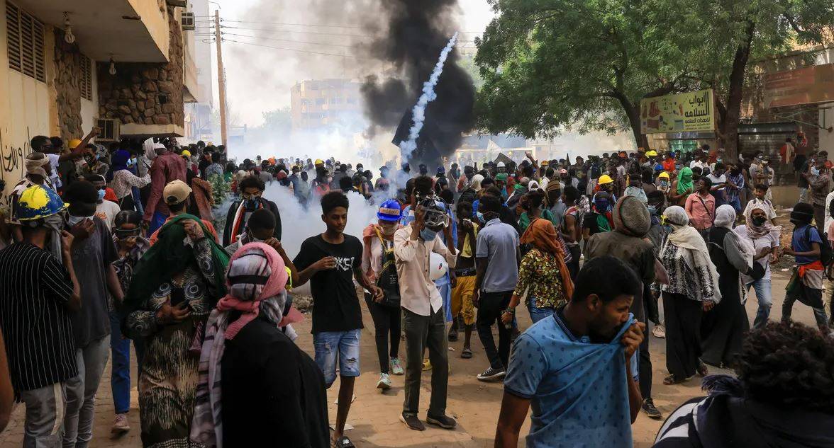 السودان.. قتيل وعشرات المصابين في احتجاجات جديدة