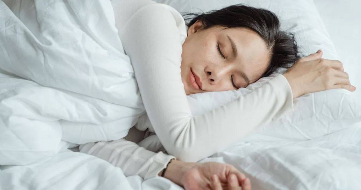 كيف تقلل من مخاطر الوفاة أثناء النوم وماذا يحدث للجسم بعد الموت؟