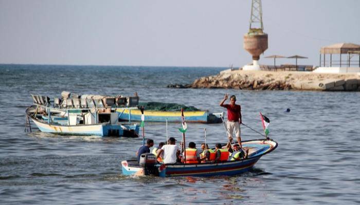 بحرية الاحتلال تعتقل صيادين وتصادر مراكب صيد في غزة
