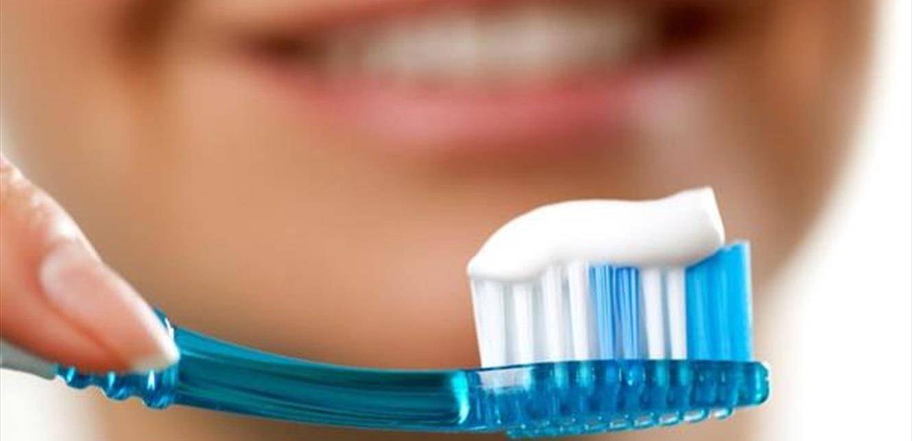 تبديلها كل 6 أشهر ليس كافياً! إليكم معلومات مهمة جداً عن فرشاة الأسنان