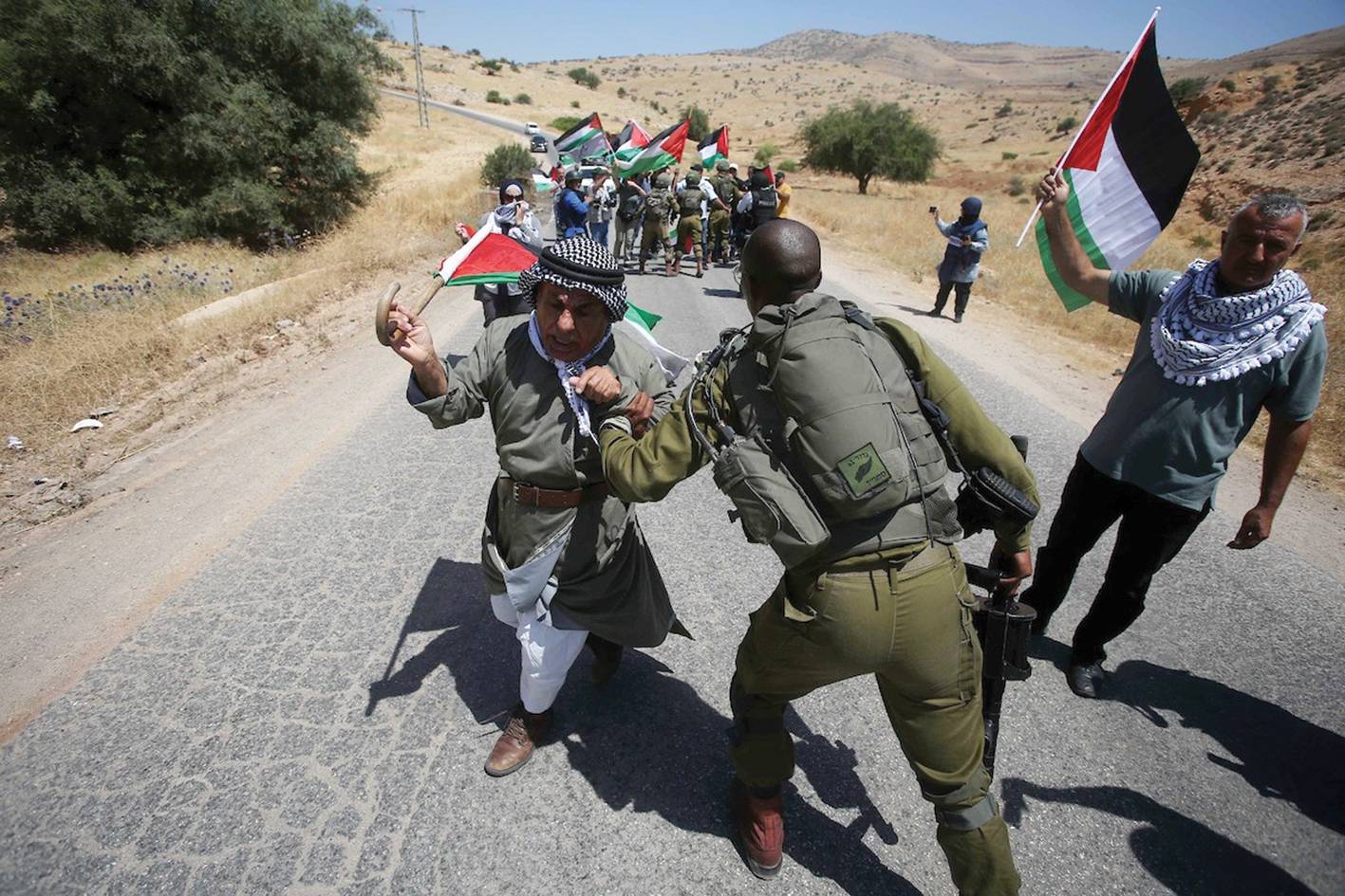 عشرات المستوطنين يقتحمون باحات الأقصى
السلطة الفلسطينية: إدانة وتحذير...