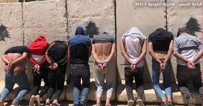 بيان للجيش بشأن عملية الشراونة: توقيف 6 لبنانيين و6 سوريين وضبط أسلحة
