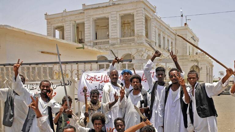 محتجو شرق السودان ينهون اعتصامهم