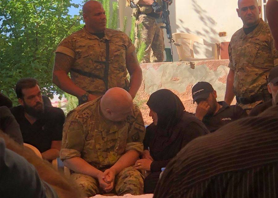 قائد الجيش في بعلبك معزياً بالشهيد الرقيب زين العابدين شمص