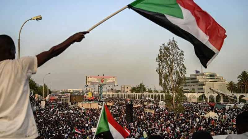 بحضور أميركي سعودي
 "الحرية والتغيير" يطالب العسكريين بتسليم السلطة