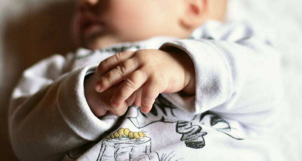 المعتقدات عن بكاء الأطفال "خاطئة".. هذه حقيقة ما يحدث