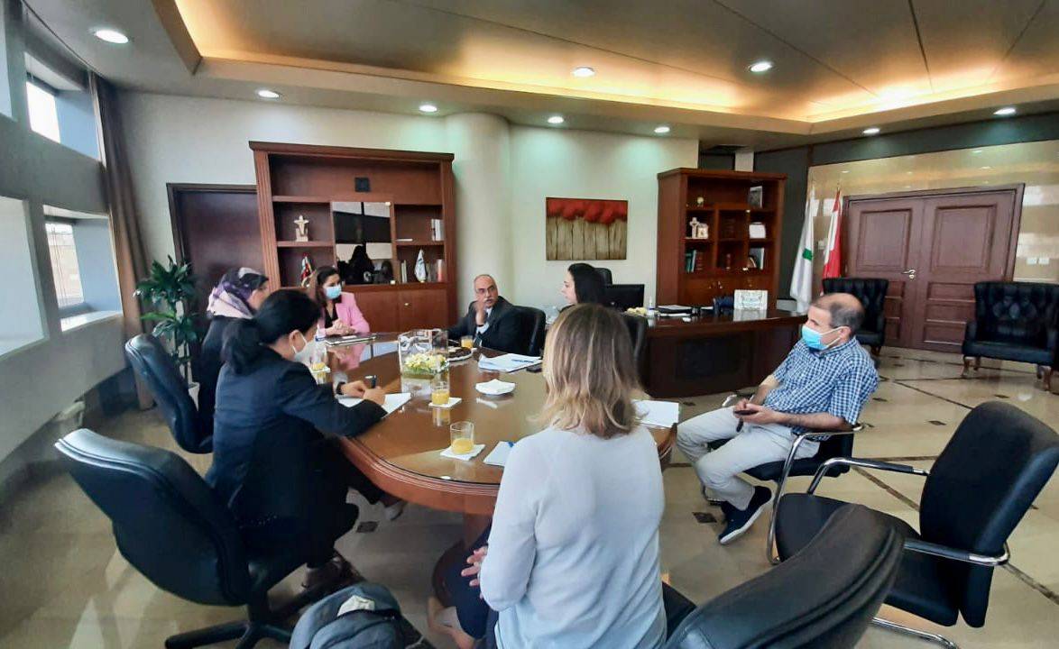 وفد الوكالة الدولية للطاقة الذرية يزور جامعة الحكمة ويبحث في تعزيز التعاون