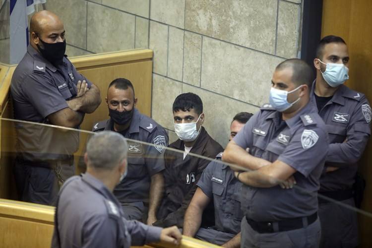 بعد إصدار الاحتلال للحكم
رسالة من أحد أبطال نفق الحرية