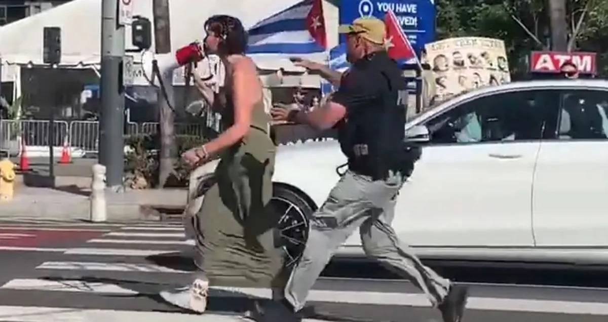 بالفيديو- اقتحمت موكب بايدن.. وهكذا تعاملت معها الشرطة برد سريع في 9 ثوان