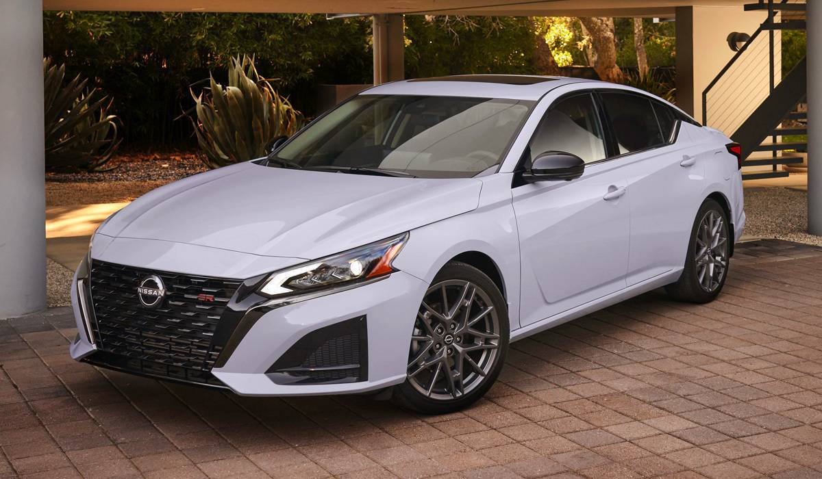 "قاتلة Camry" الجديدة من نيسان