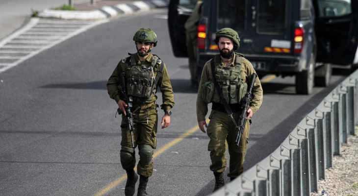 قوات العدو اعتقلت 12 فلسطينياً في مناطق متفرقة بالضفة الغربية