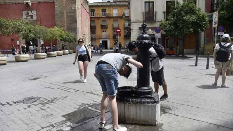 لم تشهدها البلاد منذ 40 عاماً.. إسبانيا تتعرض لموجة حارة مبكرة
