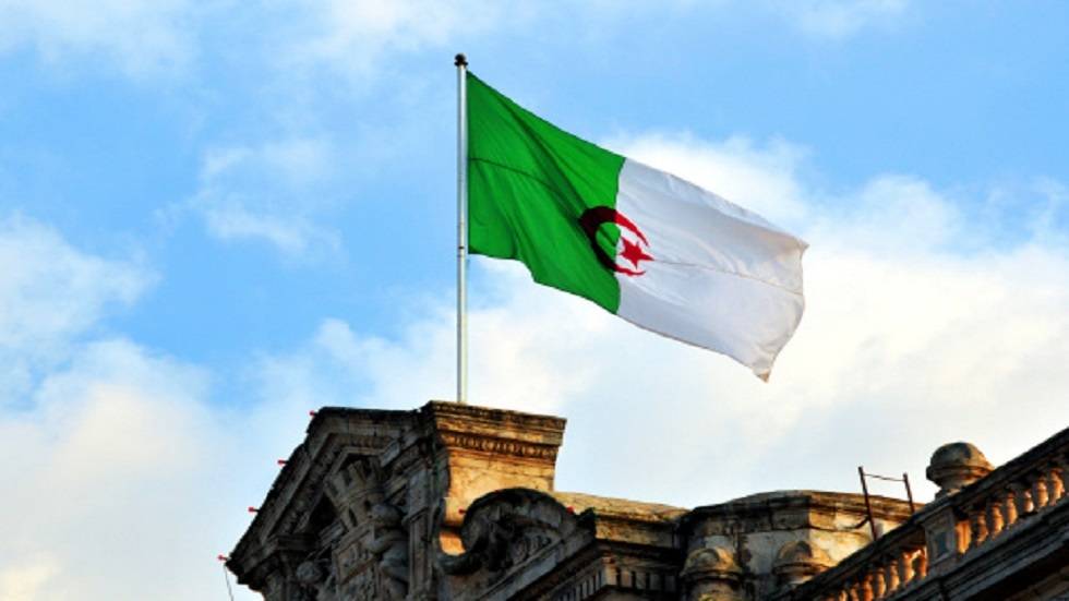 سجن نائب جزائري سرّب الامتحانات لابنته