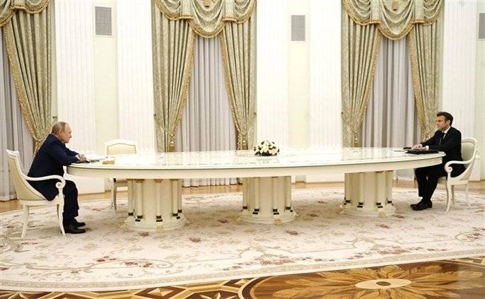 موسكو: دور باريس المستقل في العالم غير واضح