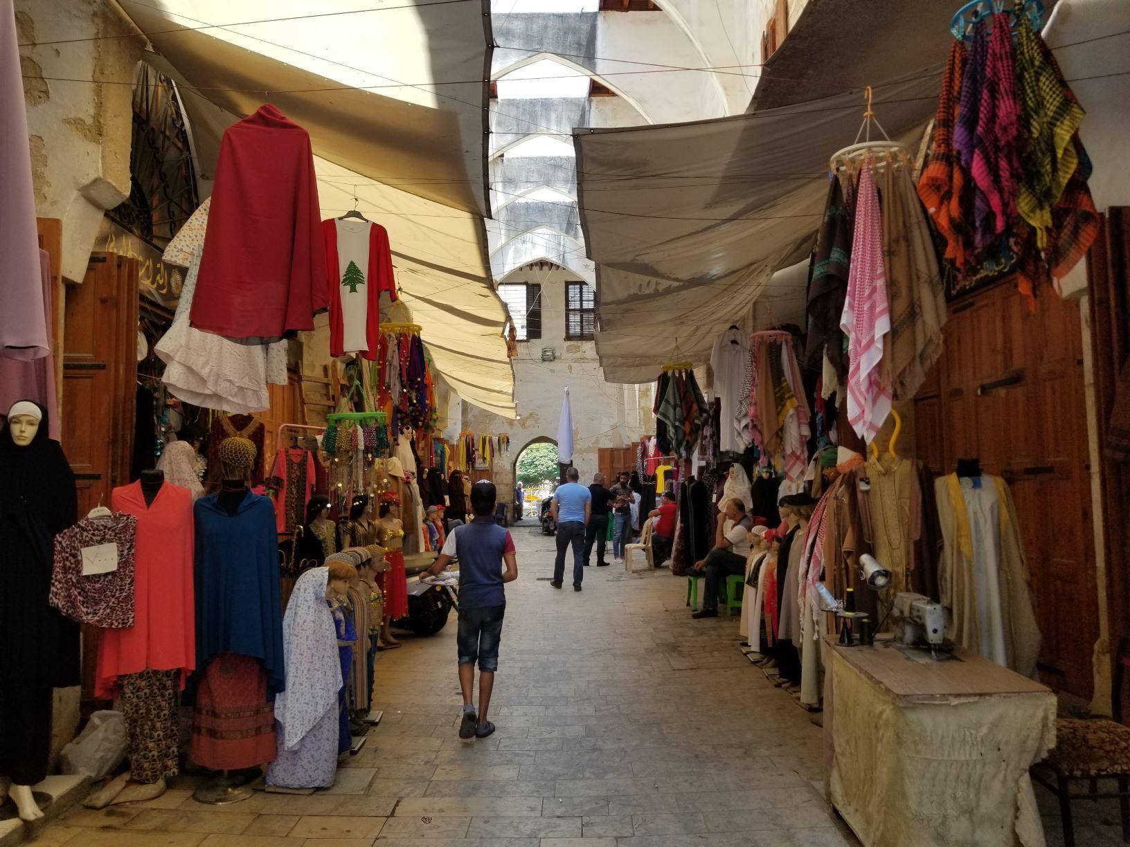 أسواق التبانة استفادت من الأزمة... تحوّلت الى عرس شعبي... و «فسحة أمل»!!