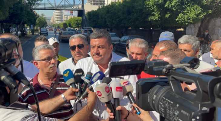 احتجاجًا على عدم توافر الطحين.. اعتصام لنقابة عمال الأفران أمام سراي طرابلس