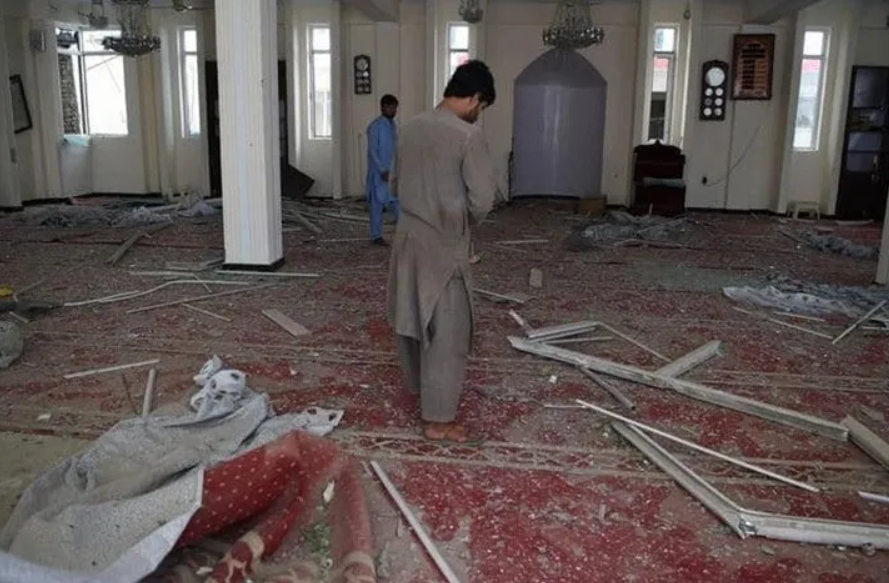 قتيل و7 جرحى بانفجار داخل مسجد في أفغانستان