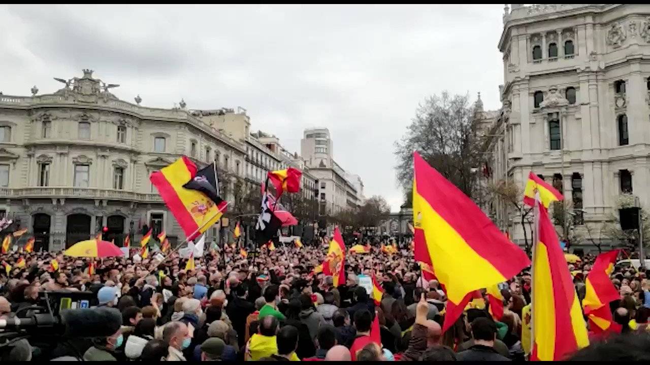آلاف العاملين الطبيين يتظاهرون في مدريد