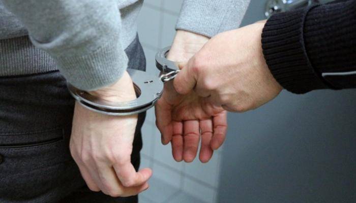 الرأس المدبر لعمليات سرقة سيارات في قبضة الأمن