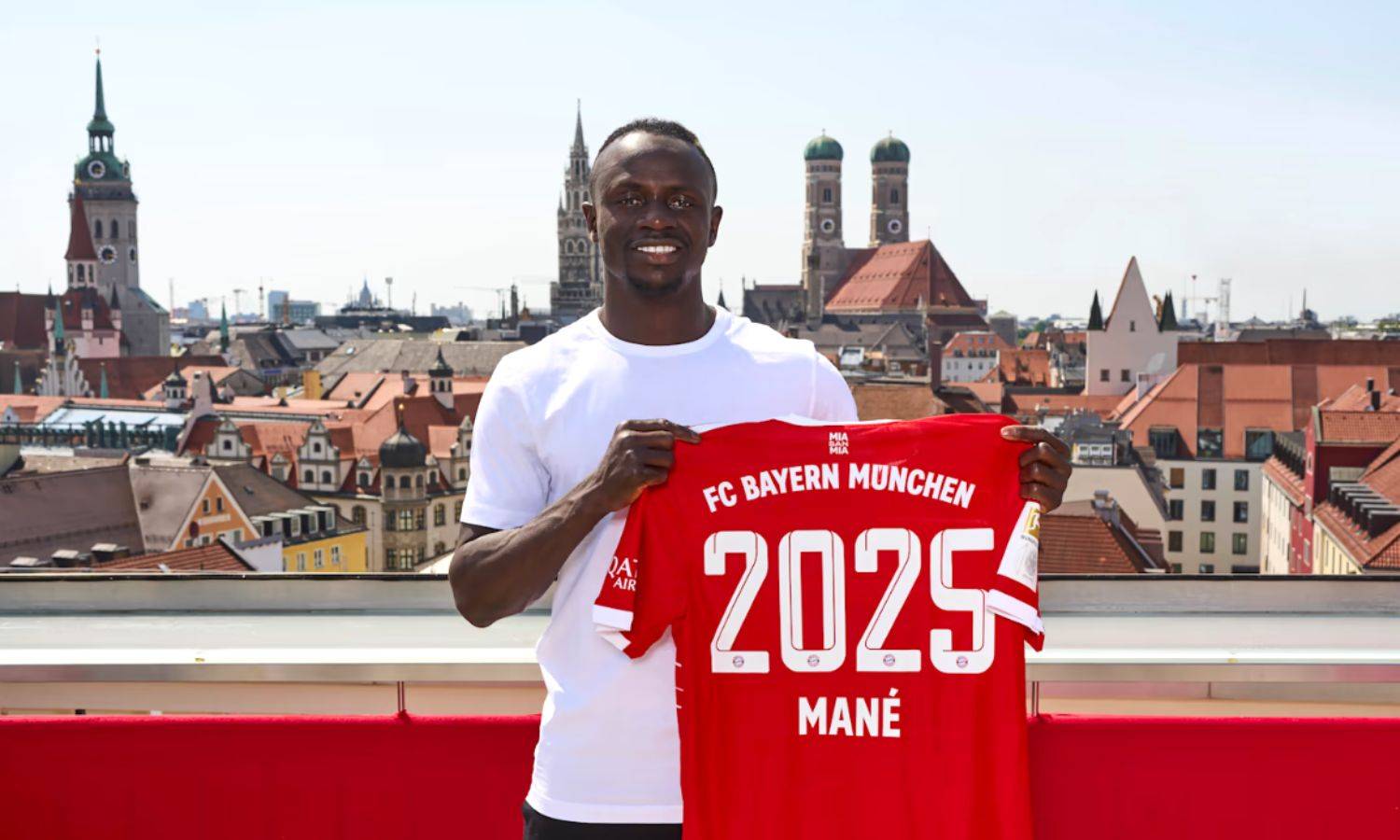 "ليفاندوفسكي مستمر"... بايرن ميونيخ يكشف أسباب ضم ماني