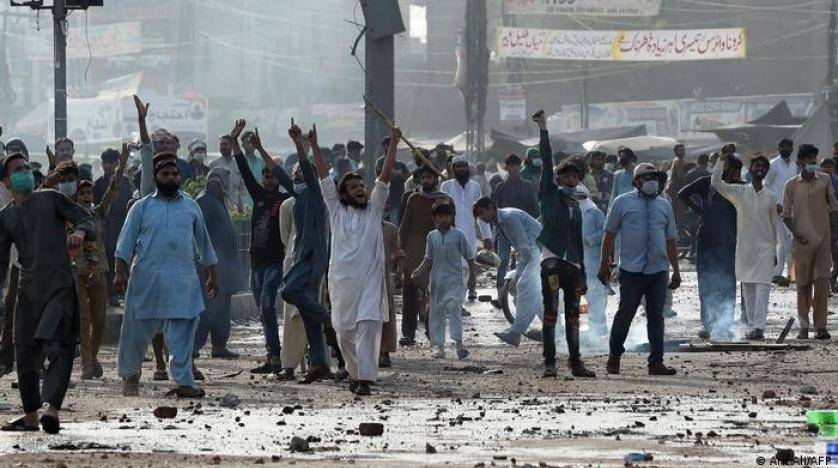 أنصاره يحتجون على رفع الأسعار
خان يتحدث عن علاقة إسرائيل بإسقاط حكومته