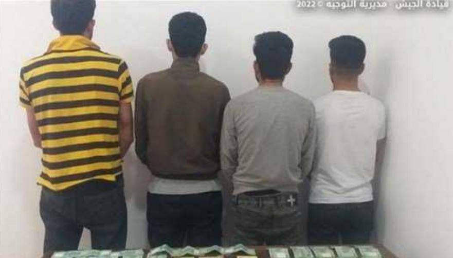يهرّبون أشخاصاً ويروّجون رخص سوق وهويات سورية مزورة!