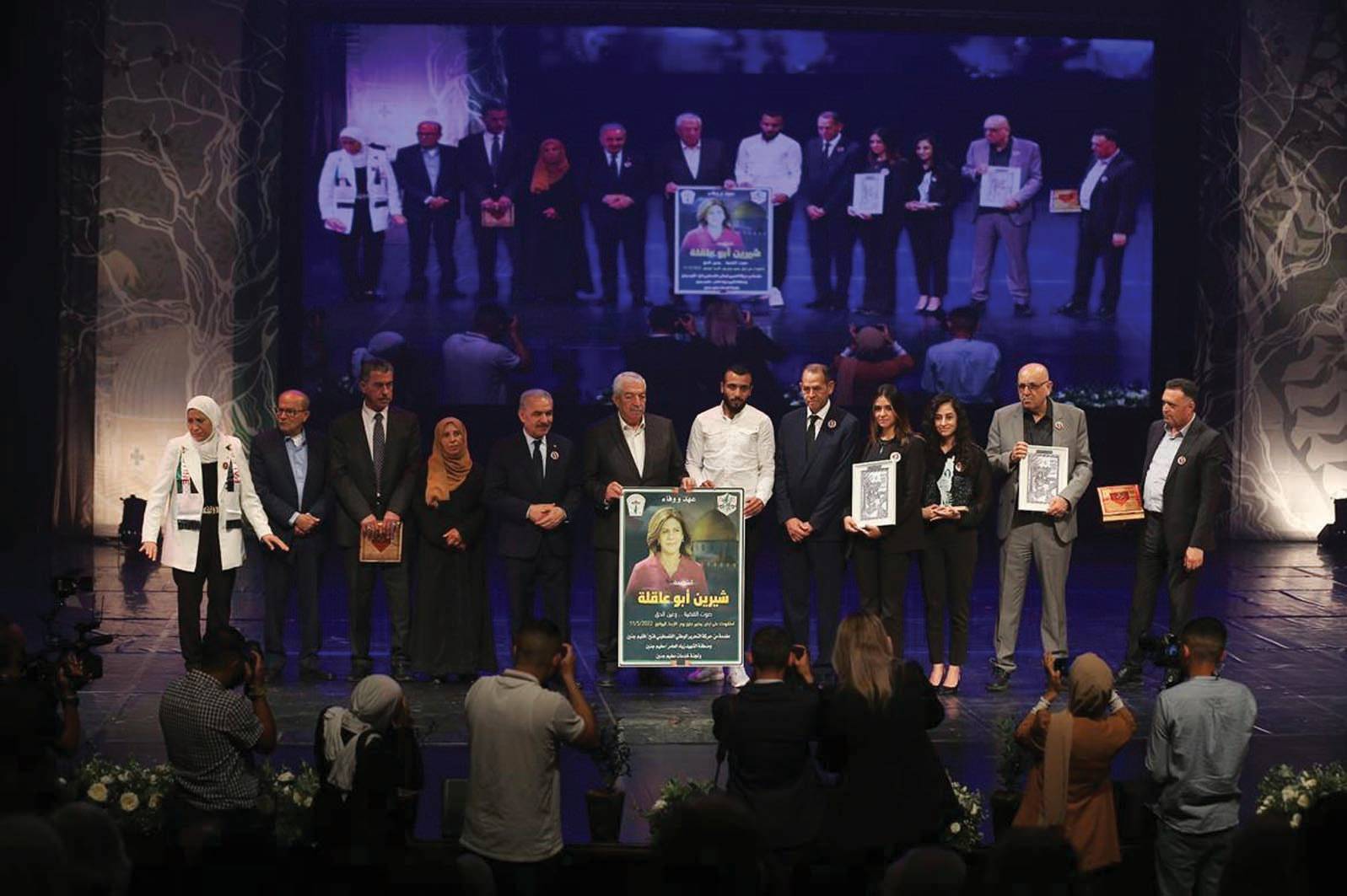 هنية يدعو لبناء رؤية إستراتيجية فلسطينية وبينيت يتوعد
اشتية يطالب الاحتلال بتسليم البندقية التي اغتالت شيرين أبي عاقلة