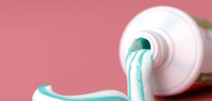 6 مكونات في معجون الأسنان يجب تجنبها