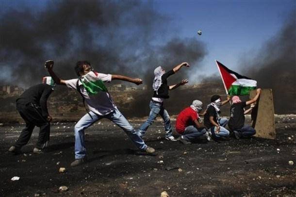 إصابة 131 فلسطينيا خلال مواجهات مع قوات الإحتلال
