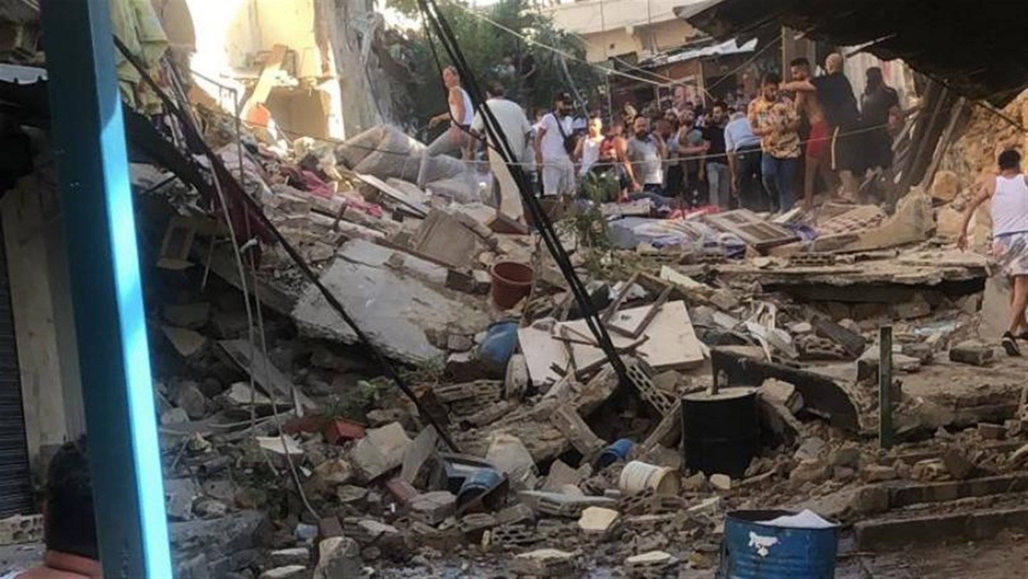 إنهيار مبنى في طرابلس وسقوط عدد من الجرحى... وميقاتي يُتابع
