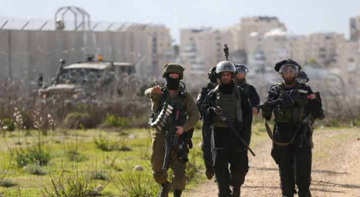 قوات الإحتلال اعتقلت 7 فلسطينيين في الضفة الغربية