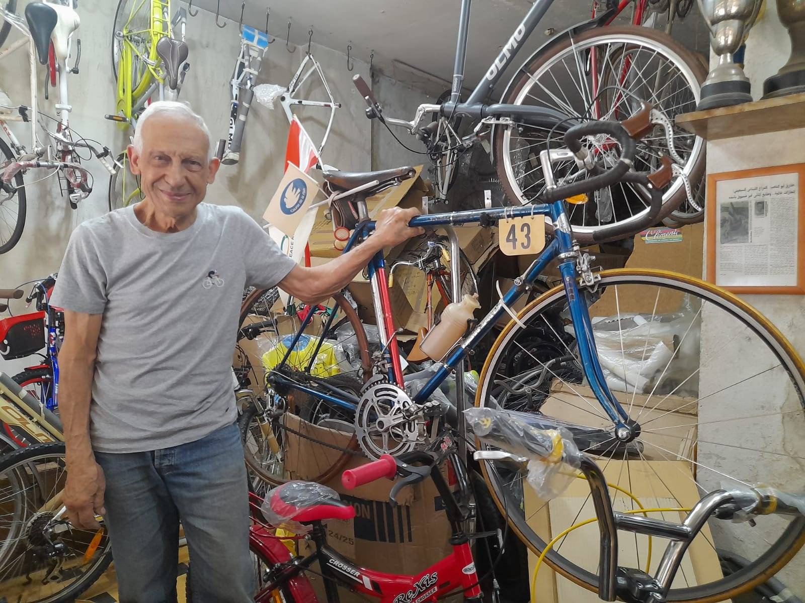 الدراج أبو الذهب.. أوقفه الاتحاد اللبناني فتألق في فرنسا و"كرمته" ألمانيا وصار له "متحف" خاص