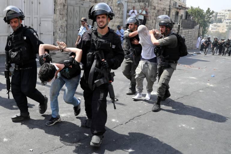 مُستوطنون يقتحمون «الأقصى»... ودعوات مُتواصلة الى الاعتكاف فيه
إصابة واعتقال فلسطينيين في الضفة الغربيّة والقدس ونابلس