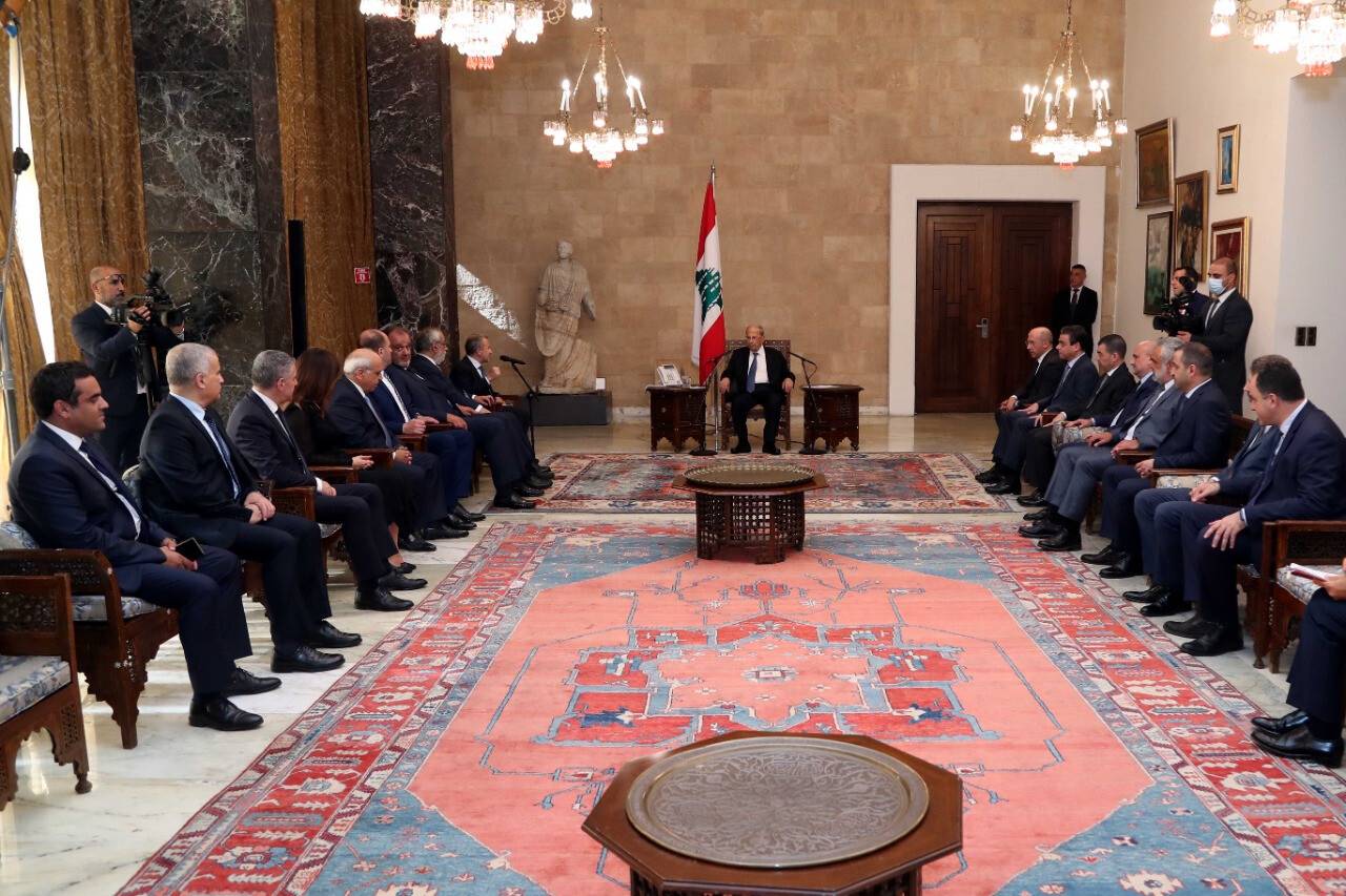 ميقاتي أمام مُهمّة التكليف للمرّة الرابعة وإن بـ 54 صوتاً... والكتل التي لم تُسمّه لم تجد البديل !!
يطرح تعديل بعض الأسماء والحقائب لعدم إضاعة الوقت... ويحتاج الى المساعدة للتأليف !!