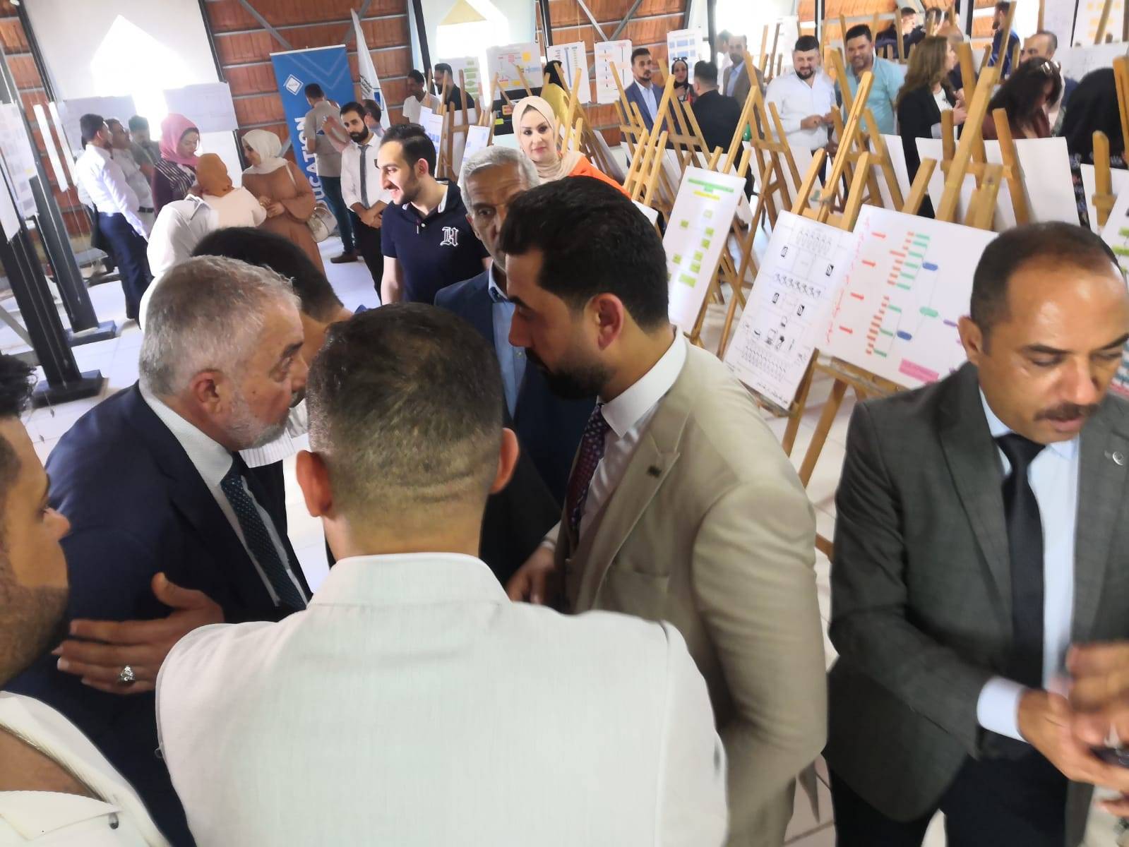 معرض لتطبيقات بلوكتشين الأعمال لطلاب الأميركية للثقافة والتعليم