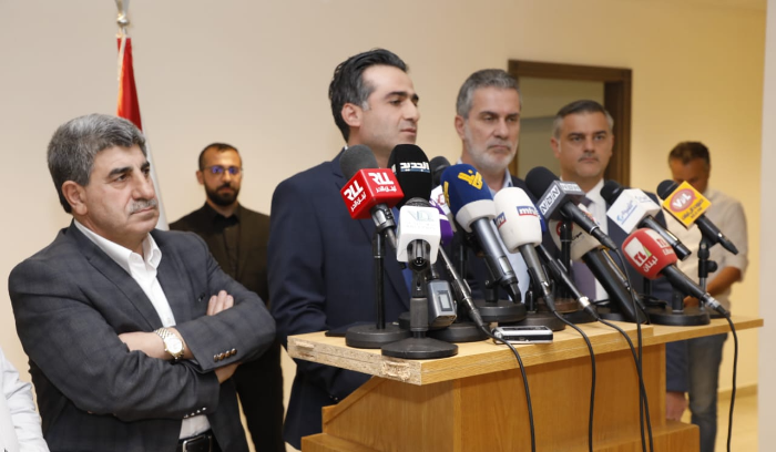 حمية ونصار بحثا في موضوع تاكسي المطار :

اقرار بصعوبة توحيد التعرفة مع تقلبات سعر الصرف