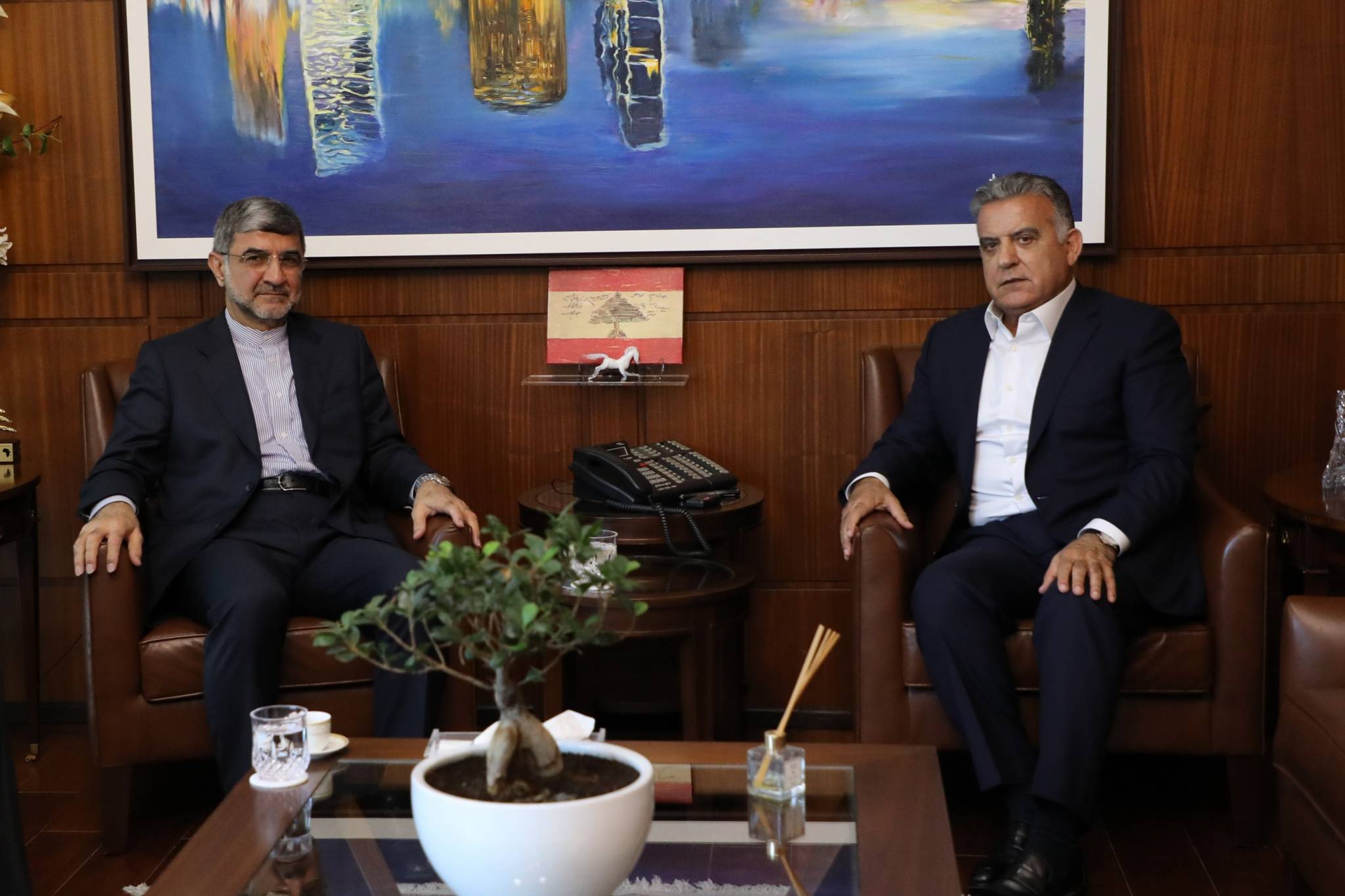 السفير الإيراني زار مُودّعاً
قائد الجيش واللواء ابراهيم