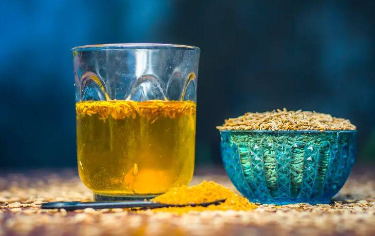 من ضمنهم كمون وقرفة .. إليكم مشروبات ستساعدك حتماً على إنقاص الوزن