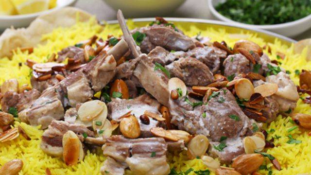 طريقة عمل المنسف الاردني باللبن