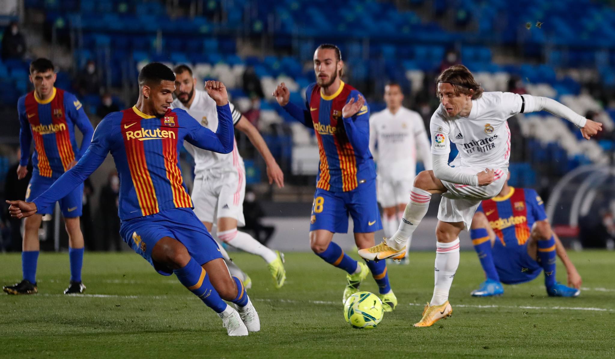 برنامج مباريات ريال مدريد وبرشلونة في أول ثلاث جولات من الليغا