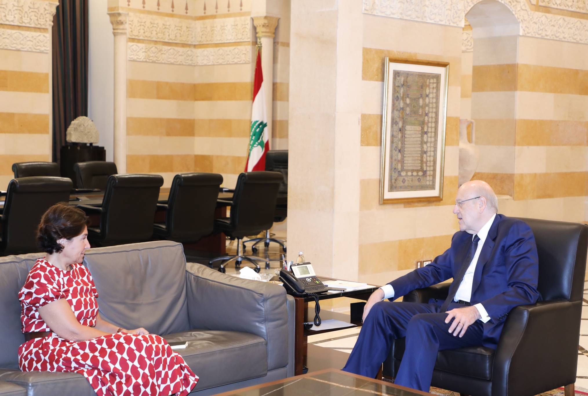 وقع مراسيم الترقيات العسكريّة والأمنيّة
ميقاتي استقبل غريو وبهيّة الحريري والأحمد
واطلع على الإجراءات لإنجاح الموسم السياحي