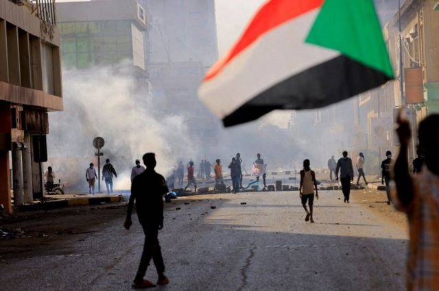ما التعليمات التي أصدرتها الشرطة السودانية بخصوص التعامل مع المتظاهرين؟
