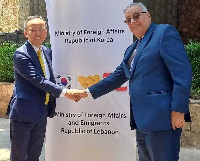 بوحبيب تسلّم من سفير كوريا الجنوبيّة
هبة سيّارتين من نوع Genesis G80