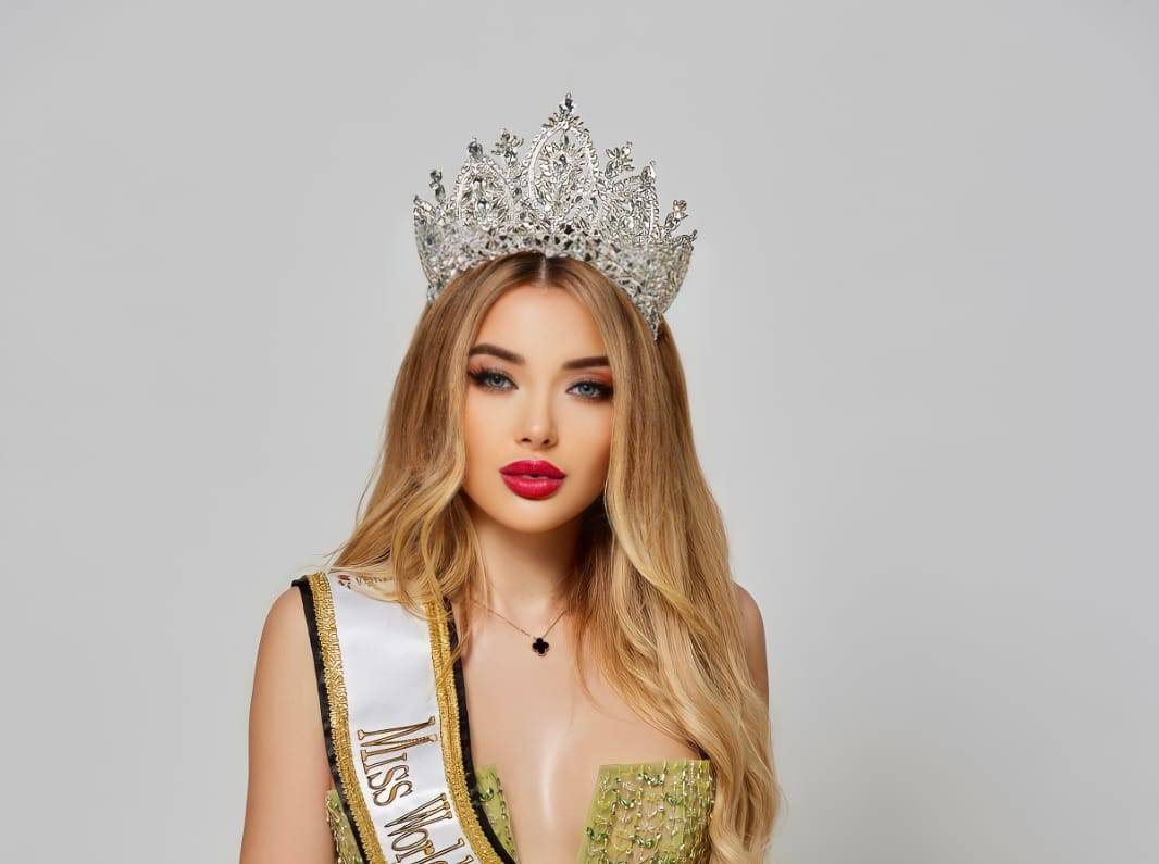 ملكة جمال رومانيا Anamaria Babau الفائزة بلقب Miss World Next Top Model 2022