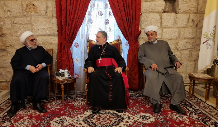 "تجمّع العلماء" تداول مع المطران عون
مسألة إباحة الزواج المثلي