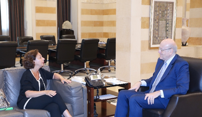 زار بري وعرض مع عساكر نتائج زيارة وفد البنك الدولي
ميقاتي ترأس اجتماعاً لبحث موضوع النازحين
حجار: اتفقنا على خطوات عمليّة سنعلنها لاحقاً