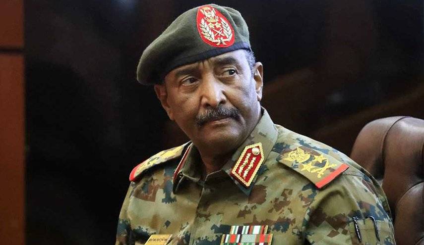 البرهان يعفي أعضاء المكون المدني في مجلس السيادة السوداني من مناصبهم