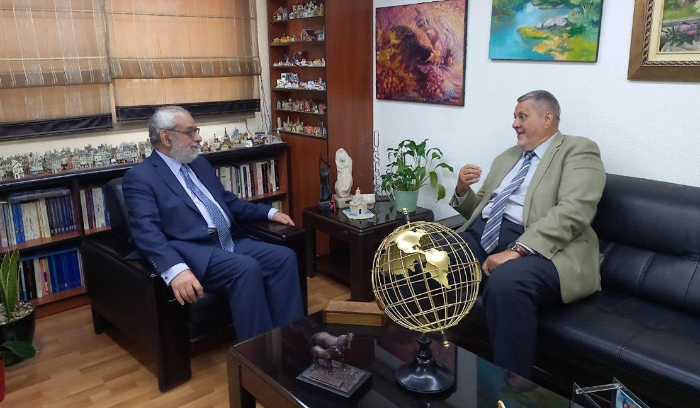 بقرادونيان بحث مع كوبيش
سبل الخروج من الأزمات