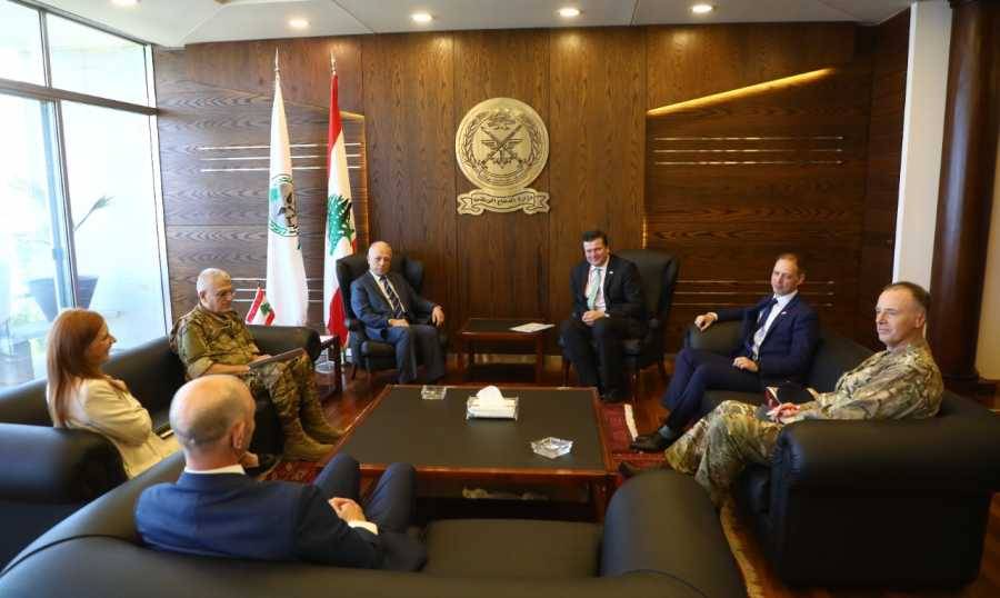مسؤول عسكري بريطاني التقى قائد الجيش
سليم: الجيش مُستمرّ القيام بمهماته صوناً للأمن